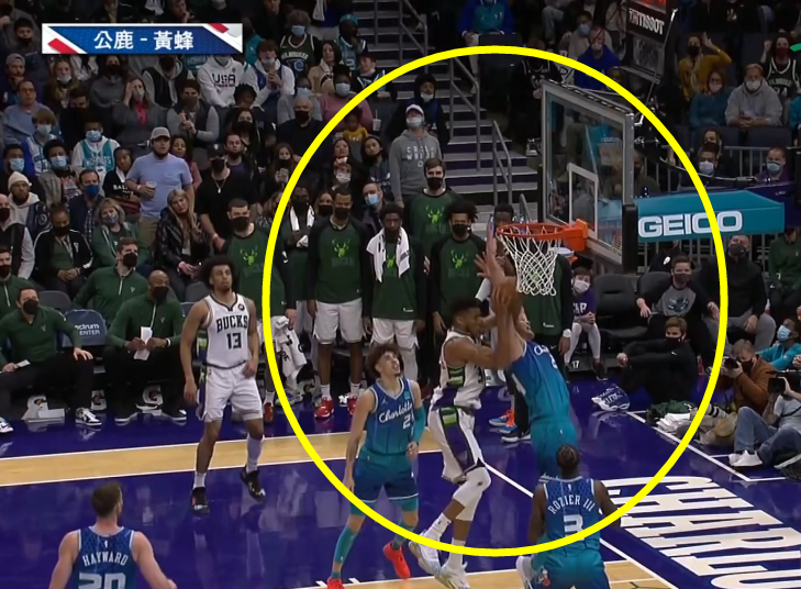  字母哥肘击对手被联盟禁赛两场  