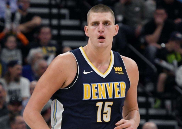  约基奇20+15 掘金登顶西部榜首  