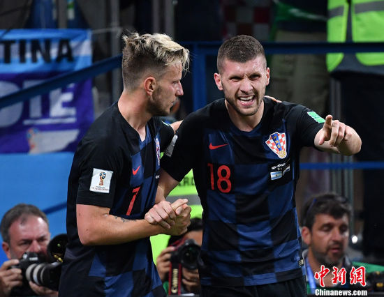  厄斯特松德门将黄油手送礼，致命失误葬送好局