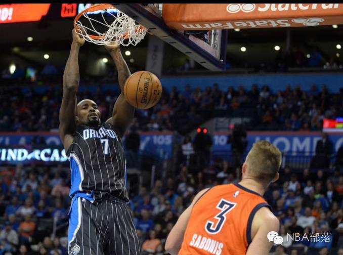  班凯罗暴扣准绝杀惊艳全场，魔术险胜活塞结束尴尬连败  