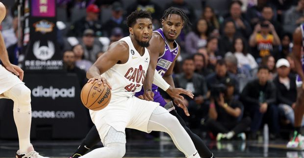  米切尔单节二十二分暴走，骑士击溃马刺终结连败